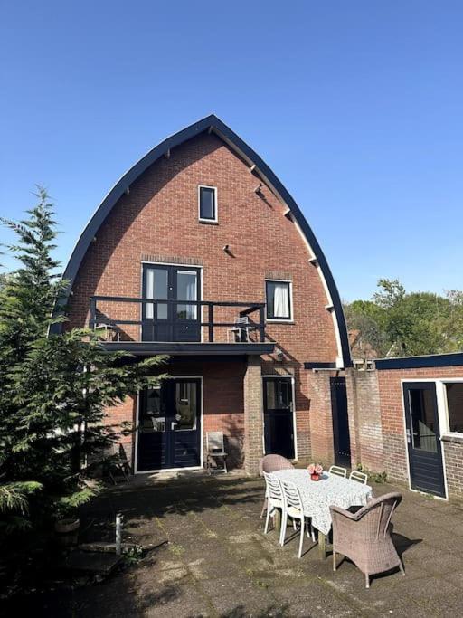 Charming Villa,central Location,train And Bus Nearby Сasa de vacaciones Soest